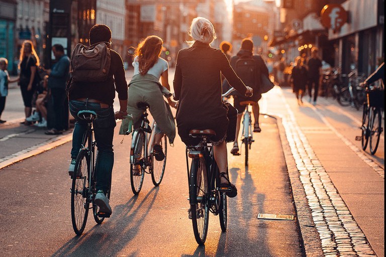 Aprender a andar en bicicleta de forma segura. Curso para personas adultas.